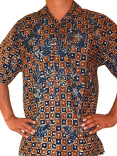 Load image into Gallery viewer, Kotak-Kotak and Oak Leaf Men&#39;s Batik Shirt
