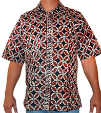 Load image into Gallery viewer, Geometric Clover and Parang Detail Motif Men&#39;s Batik Shirt
